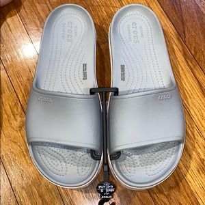 Brand new: UNISEX iconic comfort crocs